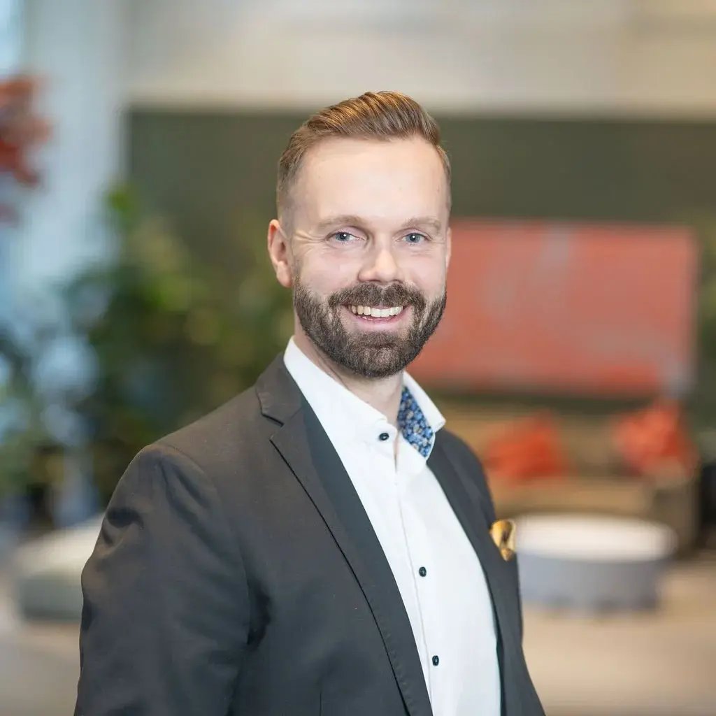 Web+Martin+stående+från+sidan