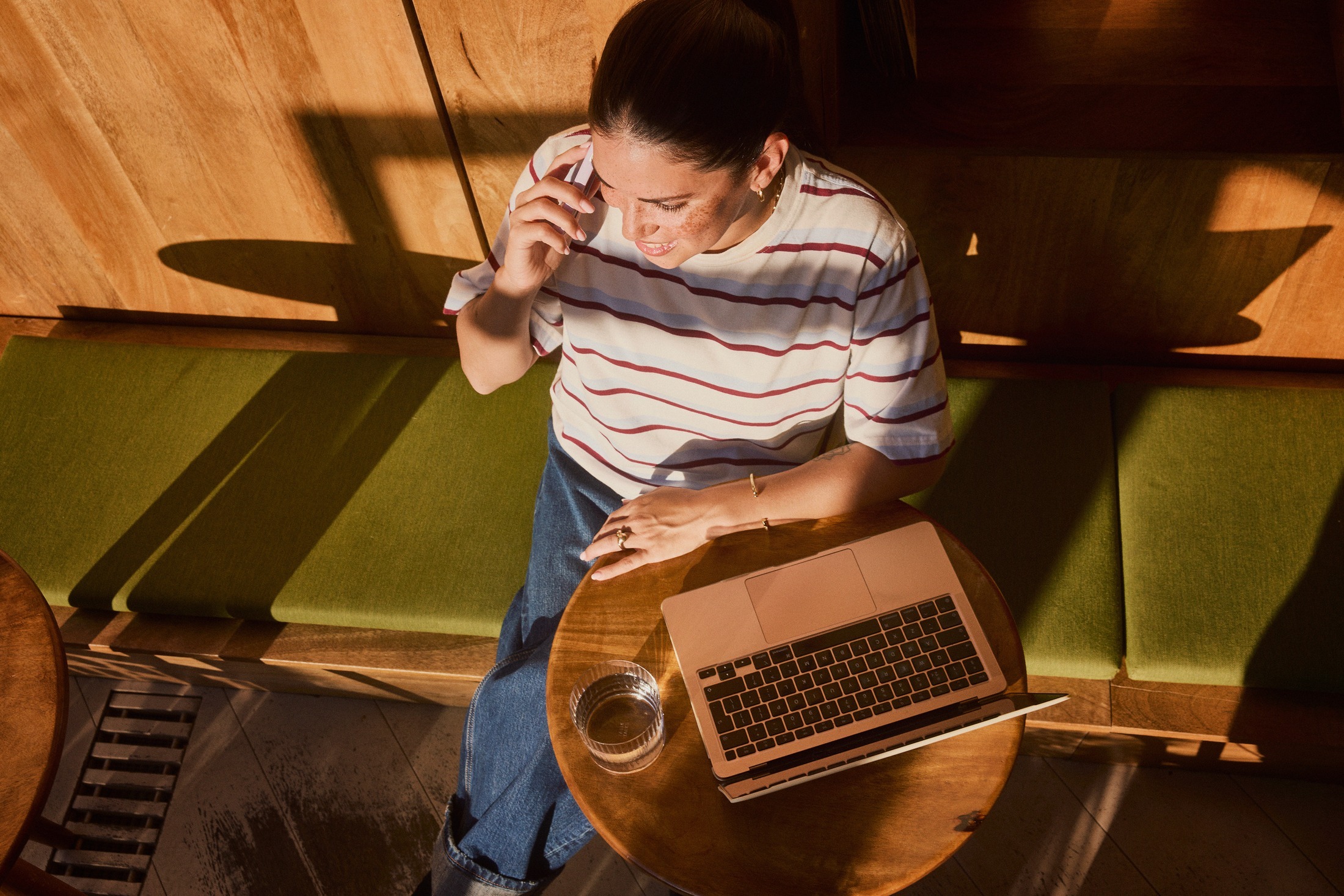 coffeebar_calling_topview
